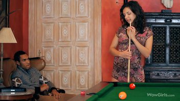 На бильярдном столике мулат отжарил шикарную телочку