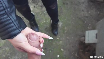 Девушка с модельной внешностью согласилась на секс