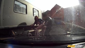 Рыжая телочка трахнулась с ментом чтоб отпустил