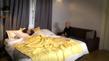 Парень показал своей подружке, как жарко ебаться он умеет