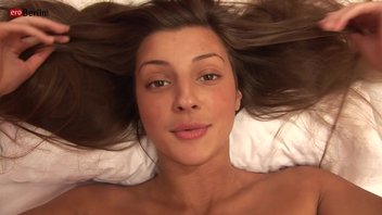 Мастурбирует пальчиками Мария Рябушкина