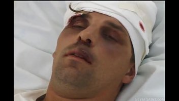 Парень, который постродал в ДТП получил удивительный минет, и анальный секс в больнице