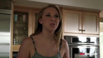 Блондинка с большими сиськами Брук Уайлд имеет дикий секс с негром