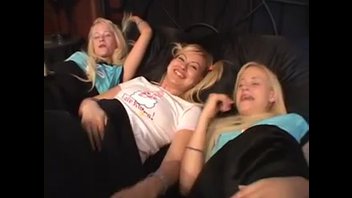 Близняшки Милтон и секси подруги.