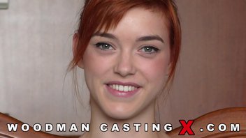 Кастинг Вудмана с улыбчивой рыжеволосой девушкой