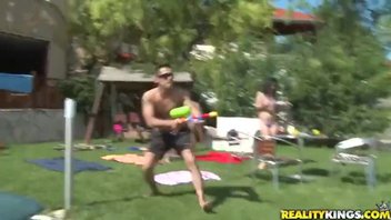 Когда молоды и гормоны кипят.