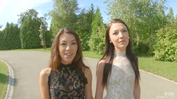 Поиграли с анальными дырочками и захотели настоящего члена.