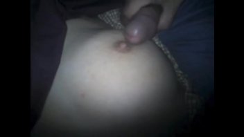 кончаю на сосок спящей