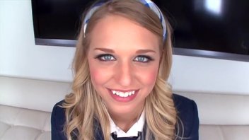 Алексис Адамс развлекается с другом в мотеле.