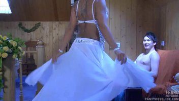 Секс с подругой после сауны с финалом в киску.