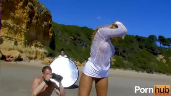 Фотосессия перешла в умопомрачительный секс.