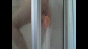 Тетя Валя страпонится в душе