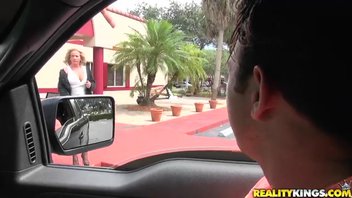 Снял красотку Матюру и горячо трахнул