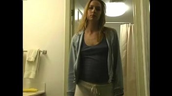 Такая узкая что и термометр входит с трудом.