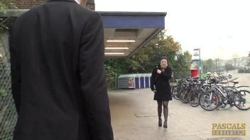 Повел девушку в кусты, а потом домой