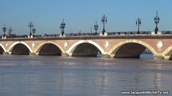 Прохожая толстая африканская мамочка согласилась на секс с молодым французом