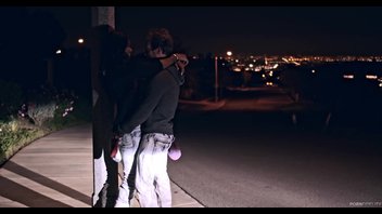 Белый мужик затрахал сочную черную пизду