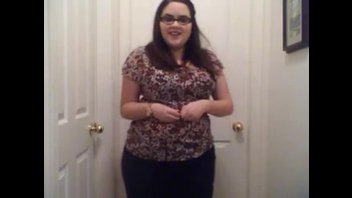 Стриптиз от молодой милой пышечки (часть 3)