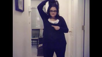 Стриптиз от молодой милой пышечки (часть 4)