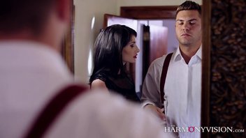 Зрелая красивая французская женщина Ава Курсель делает приятно молодому человеку