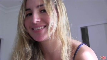 Толстяк мощно кончил с блондинкой