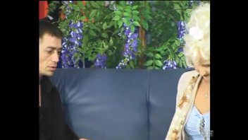 Пацан трахает бабульку