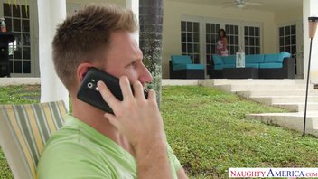 Толстожопая старая давалка с дойками Сара Джей (Sara Jay) доставляет парню неземное удовольствие