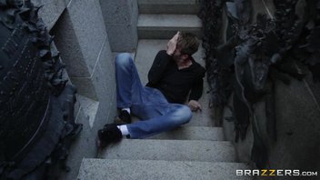 Красотка Эсперанса в роли Полицейской