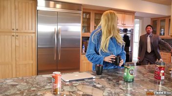 Саммер Бриль застукал муж за мастурбацией на вебку