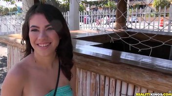 Голодная по сперме девушка сделал минет и машине и попросила хорошенько оттрахать