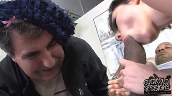 Секс с черным парнем при муже