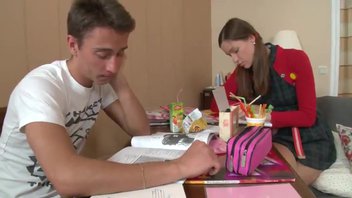 Русская малышка не желает учить уроки