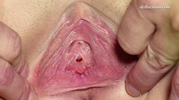 Первый секс - Красавица первый раз взяла в ротик и раздвинула ножки