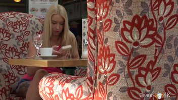 Порезвилась с самцом на камеру.