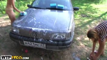 Развратная молодёжь отдыхает на природе