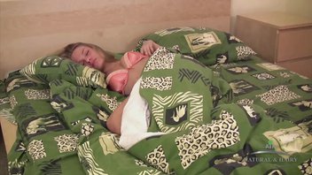 Удовлетворила дырочку после сна