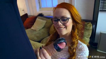 Парень в маске с большим достоинством дрюкнул рыжую сучку