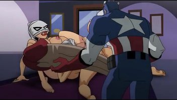 Большим хуем Капитан Америка трахает лесбиянку