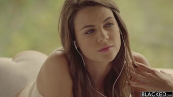 Так сильно захотела развлечься с огромным 