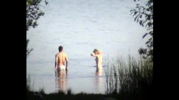 Поебушки в реке