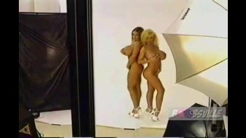 Бедного фотографа реально жалко - как можно такое вытерпеть???