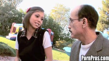 Миа Лина трахается на батуте