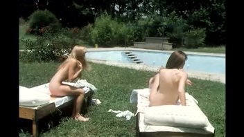 Испорченные. Петра Шарбах (Petra Scharbach) и Hula сцены.