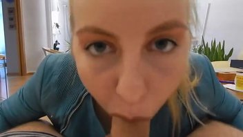 в роли секретарши