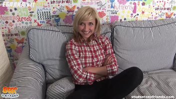 с красавицей блондинкой