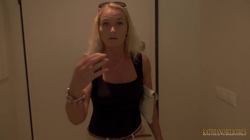 Озабоченный, 18-ти летний девственник тайком подглядывает за красивой, зрелой женщиной и лишается девственности от первого лица Kathia Nobili