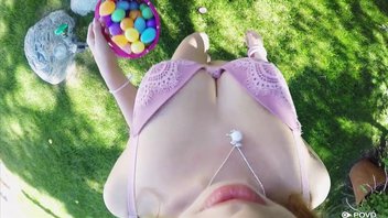 Секс от первого лица на большой кровати с толстожопой девахой с дойками и мохнатой киской Lena Paul