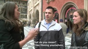 Один парень и две шалавы – жарко втроем спаривались