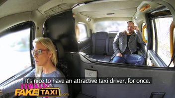 Мужику повезло, грудастую водительницу прямо в тачке он активно отработал