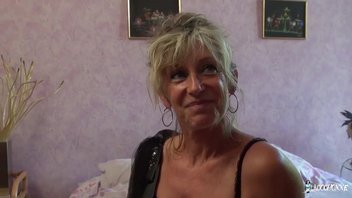 Мамка форму не потеряла, старушка охотно дырки подставляла